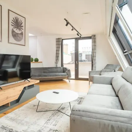 5-star Penthouse With Private Jacuzzi At Elite Comfort Apartmán