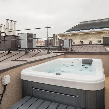 5-star Penthouse With Private Jacuzzi At Elite Comfort Apartmán *